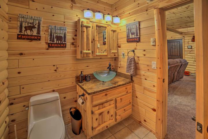 Updated Manistique Log Cabin Yard & Fire Pit