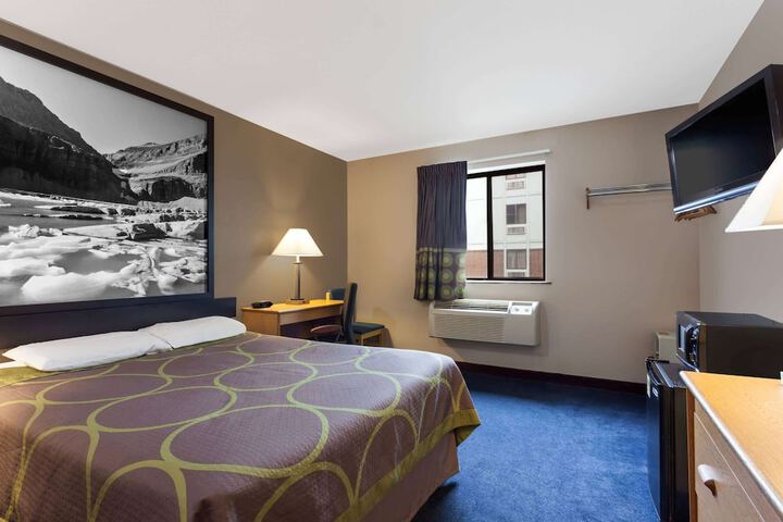 Super 8 by Wyndham Helena