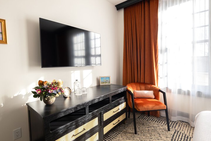 Room 12 of 76