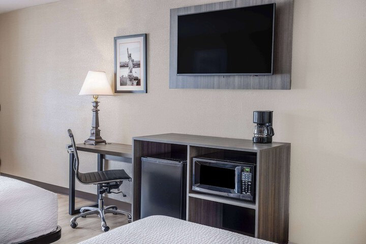 Ramada by Wyndham Rome / Verona