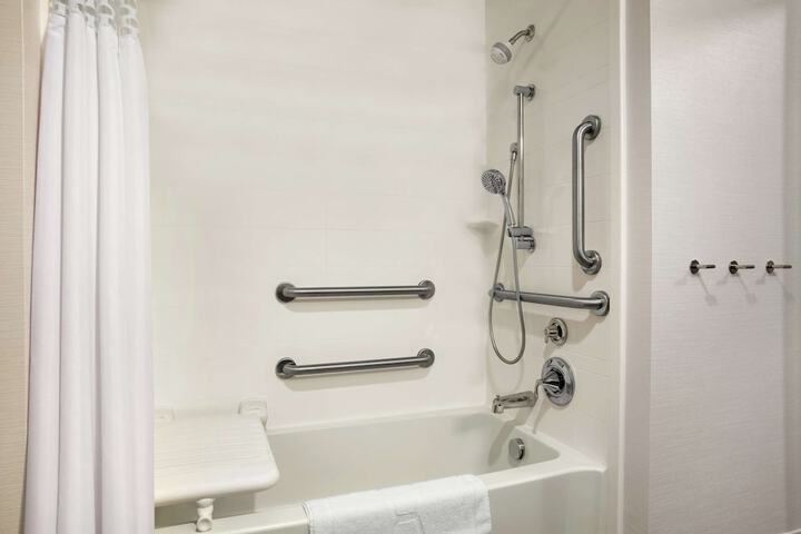 Hampton Inn & Suites Minooka