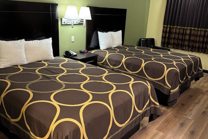 Room 16 of 18