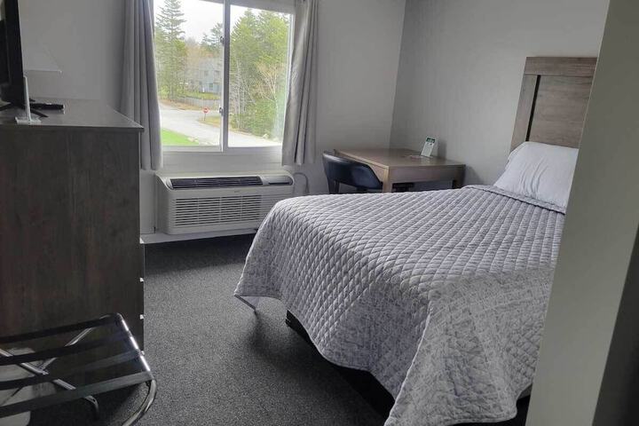 Room 33 of 48