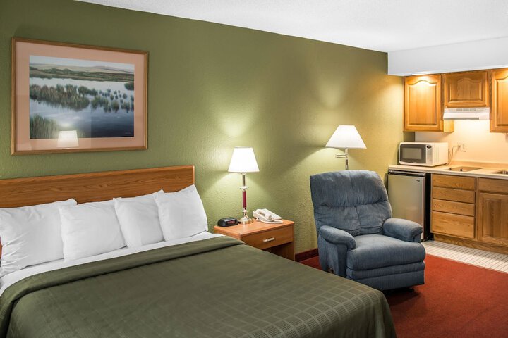Hudson Inn & Suites