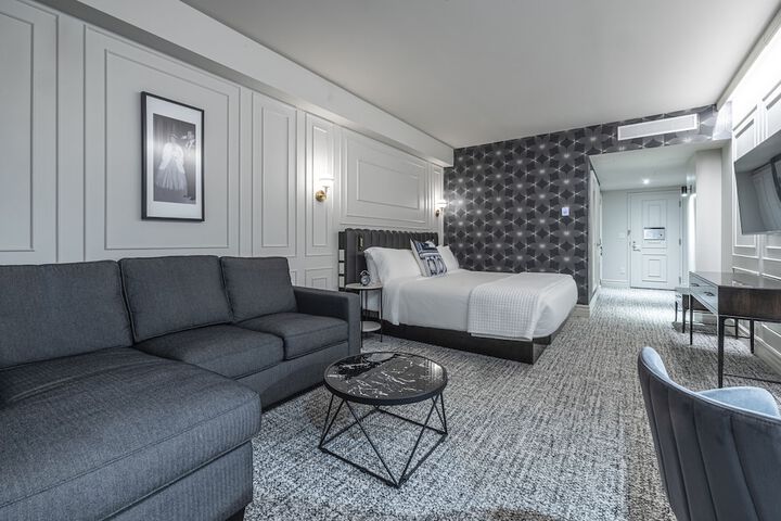 Room 53 of 82