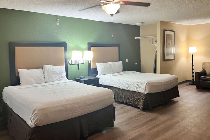 Room 10 of 27