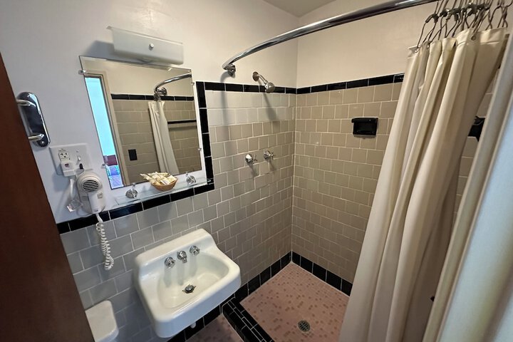 Room 14 of 24