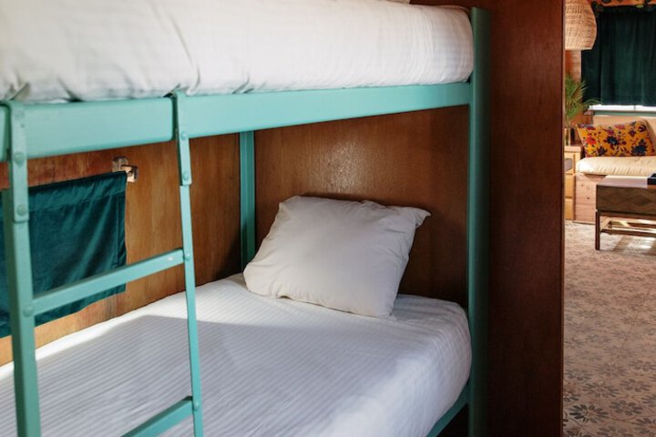 Room 35 of 183