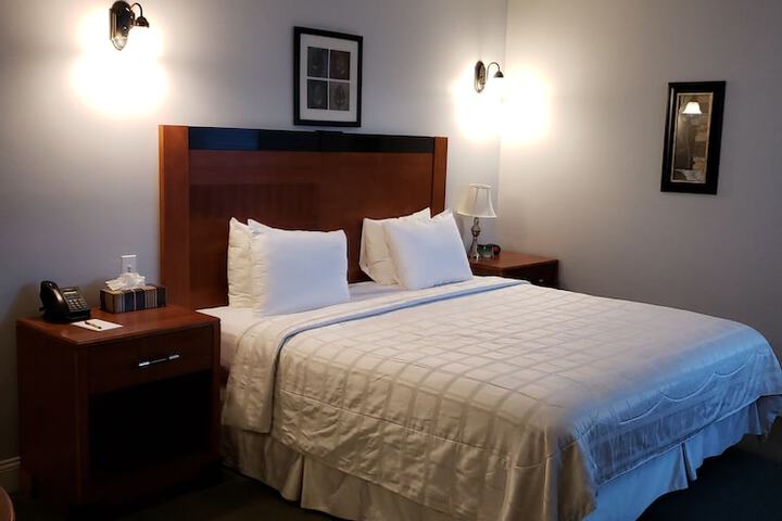 Crescent Suites Hotel