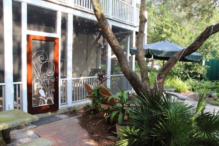 Hibiscus Coffee & Guesthouse