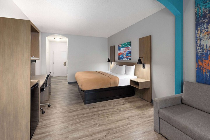 Room 16 of 30