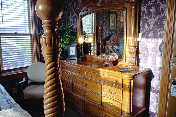 Room 42 of 60