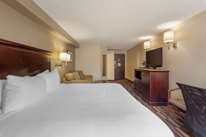 Room 8 of 28
