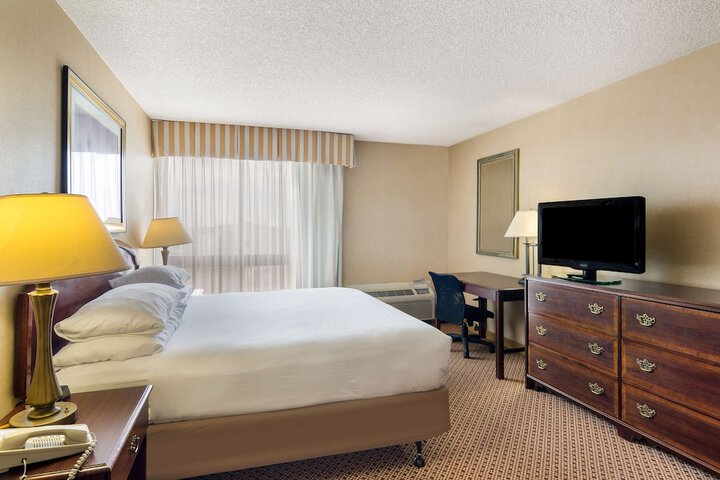Room 33 of 67