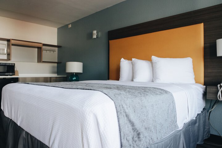 Room 32 of 38