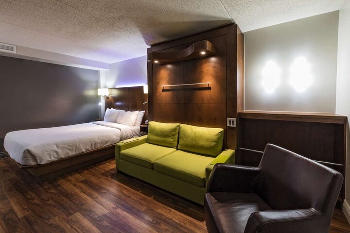 Room 52 of 137