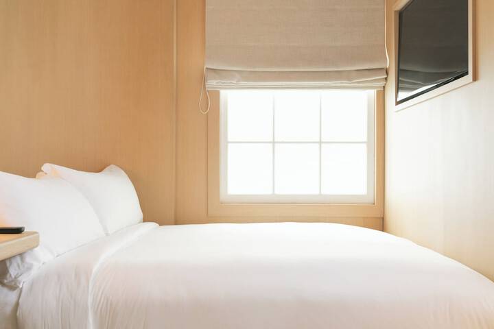 Room 7 of 35