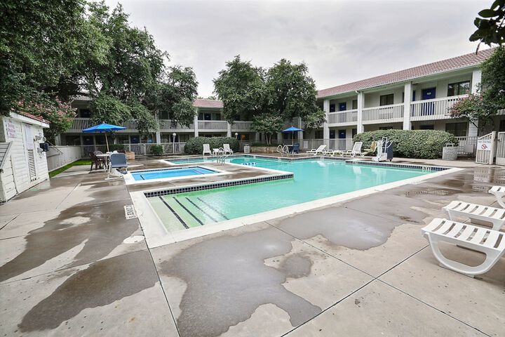 Pool 14 of 40