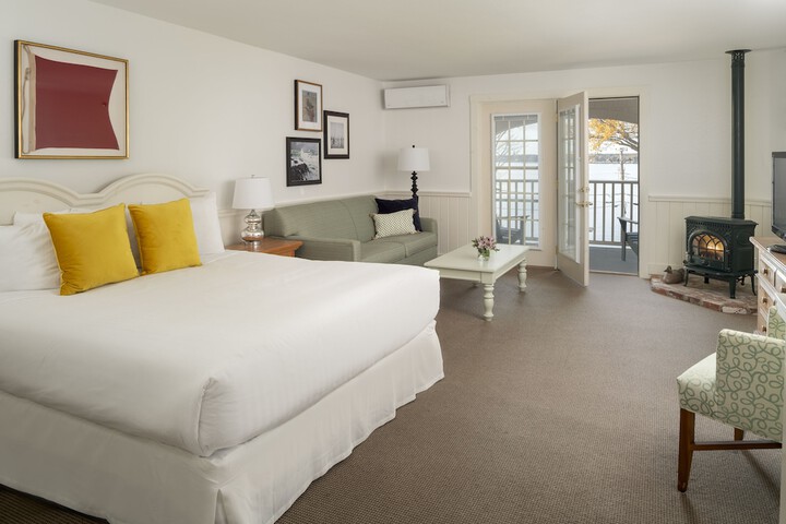 Spruce Point Inn