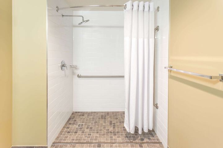 Room 30 of 43
