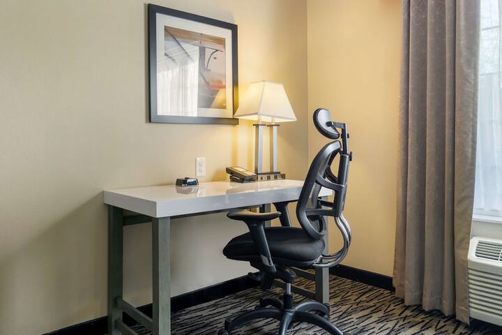 Room 40 of 64