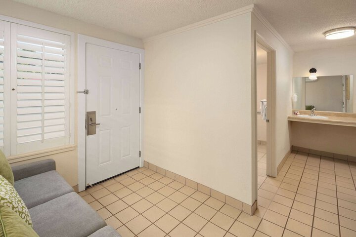 Days Inn by Wyndham Maui Oceanfront