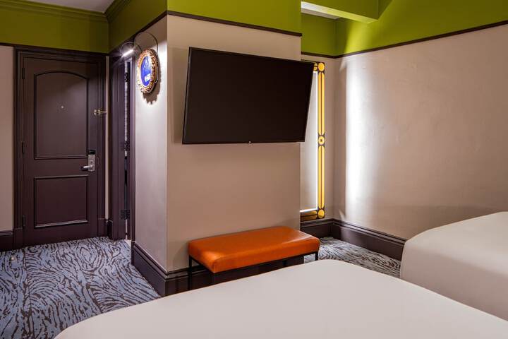 Room 23 of 38