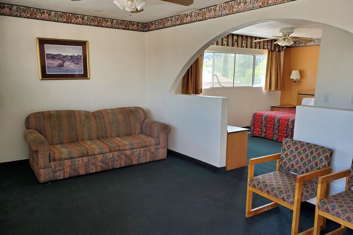 Room 17 of 38