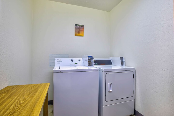 Motel 6 Percival IA