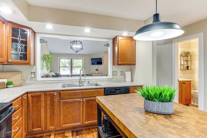 14 Mi to Dtwn Indy: Family Gem w / Yard
