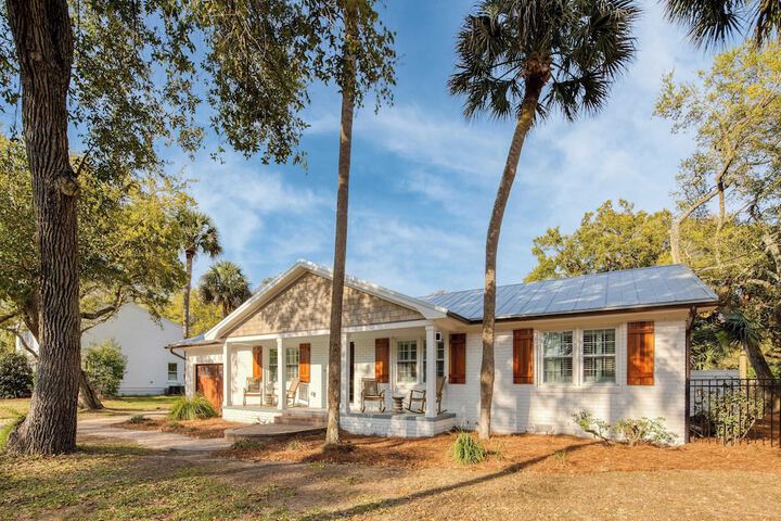 Sawyer by Avantstay Stunning Isle of Palms Home w / Pool!