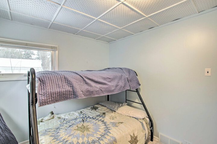 Green Lake Vacation Home w / Screened Porch!