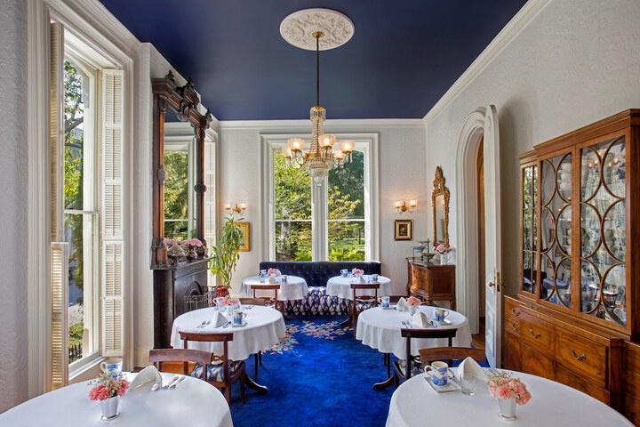 Dining 87 of 96