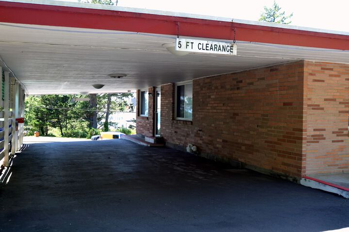Four Winds Motel