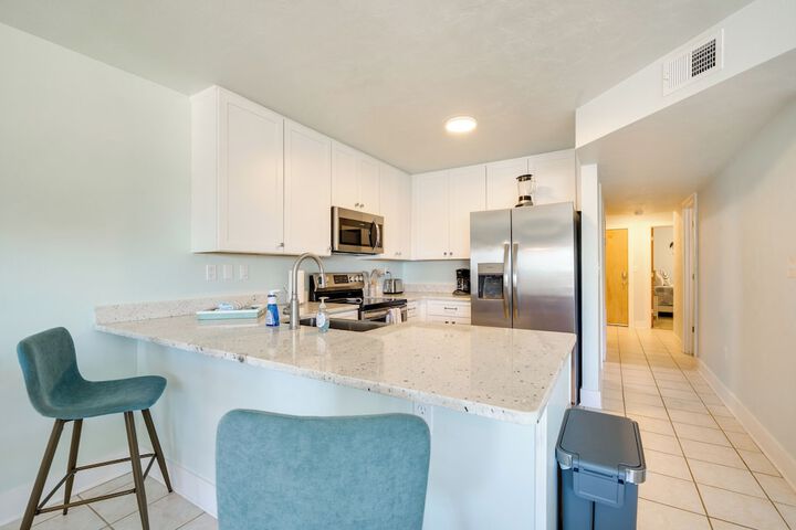 Cedar Key Condo w / Balcony & Gulf Views!