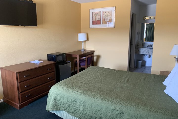 Room 7 of 33