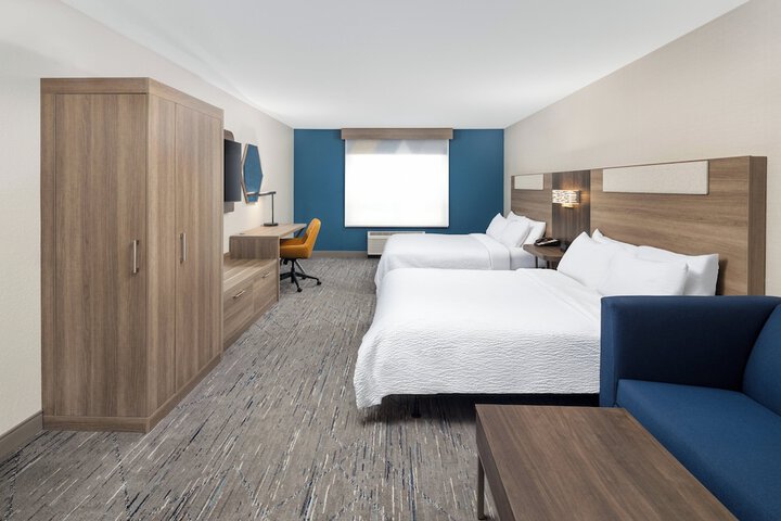 Holiday Inn Express & Suites Green Bay East by IHG