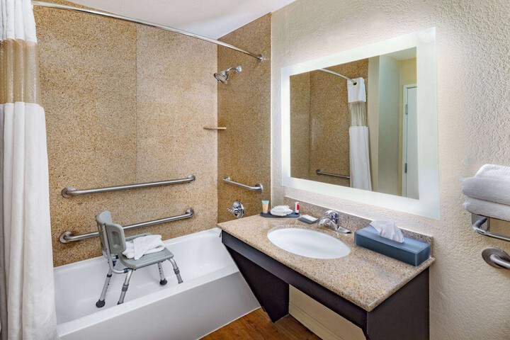 La Quinta Inn & Suites by Wyndham Garland Harbor Point