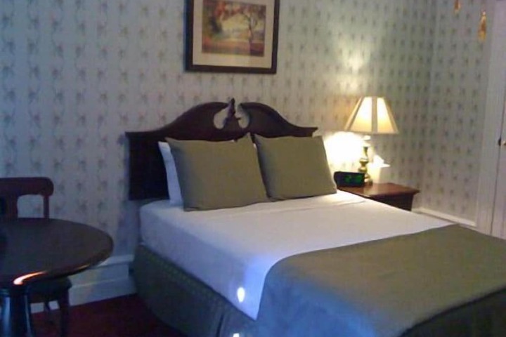 Room 16 of 39