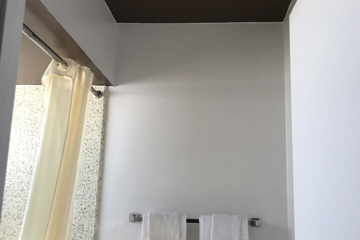 Room 62 of 80