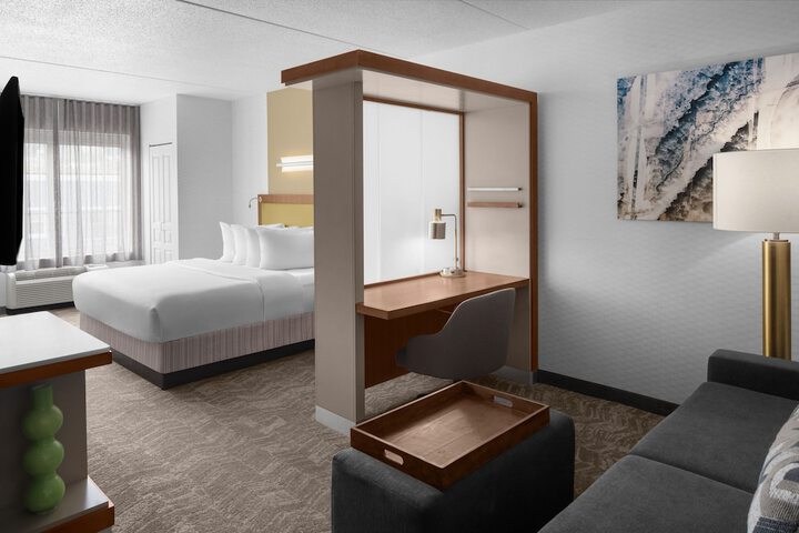 Room 17 of 40