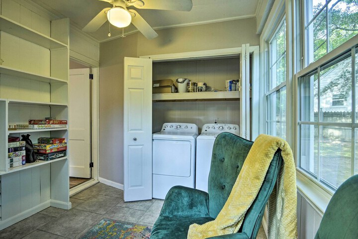 Bright Home w / Yard in Historic Fuquay-varina!