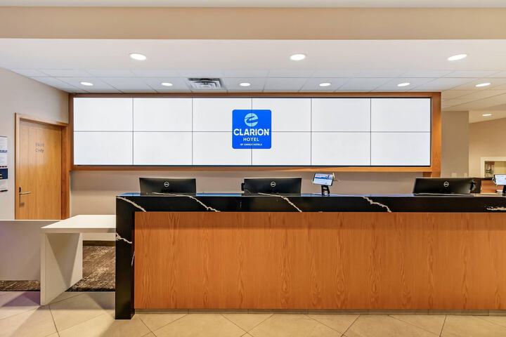 Clarion Lakeside Inn & Conference Centre