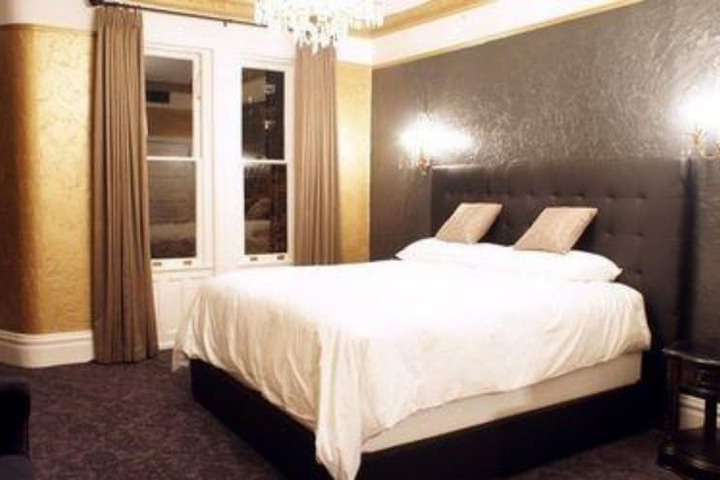 Room 43 of 102