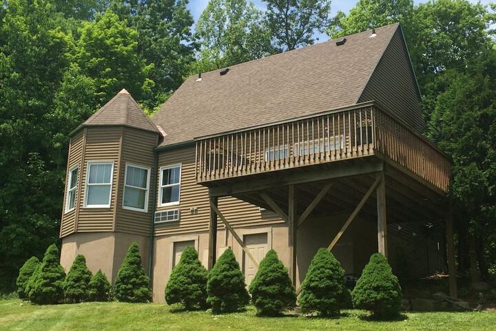 Spruce Hill Inn and Cottages