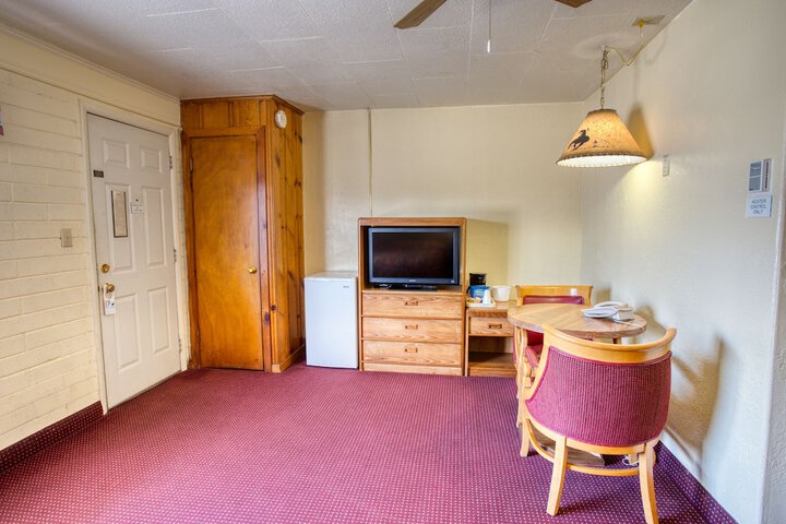 Room 6 of 16