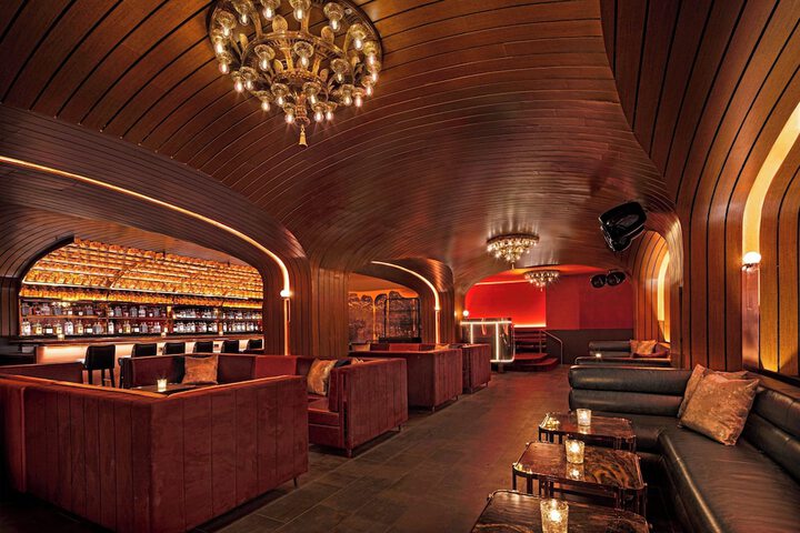 Lounge 50 of 57