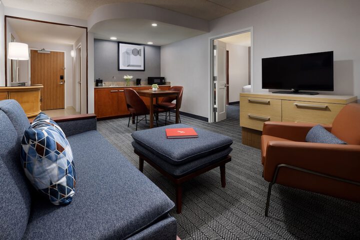 Room 33 of 65