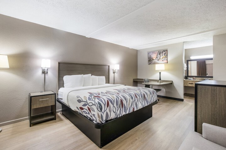 Room 33 of 40