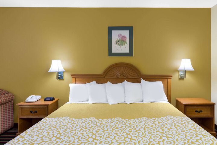 Room 12 of 16